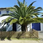 Le Brigantin, Mitoyenne De 68m2 Avec Terrasse, Jardinet Et Petit Garage *