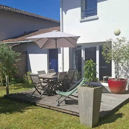 Le Brigantin, Mitoyenne De 68m2 Avec Terrasse, Jardinet Et Petit Garage
